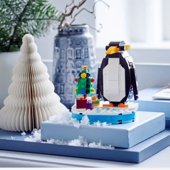 LEGO Christmas Penguin Set 40498 NWT - Picture 4 of 9